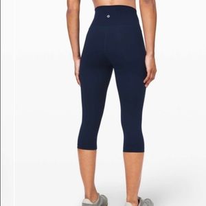 Lululemon Size 2 17” Luxtreme Fabric